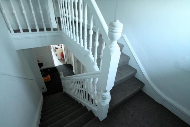 8 bedroom property to rent - Photo 1
