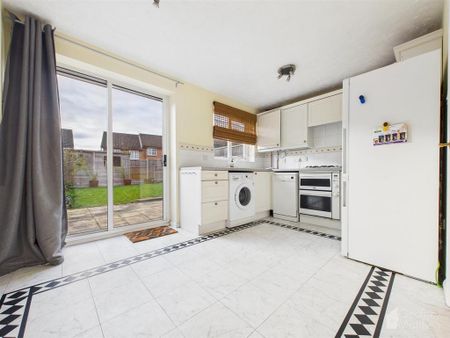 2 bedroom semi-detached house to rent - Photo 5