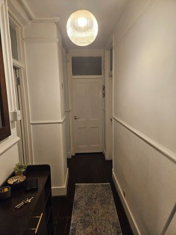 Room in a Shared Flat, London, WC1H - Photo 4