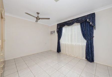 NEAT, TIDY 2 BEDROOM UNIT IN THE PERFECT LOCATION! - Photo 2