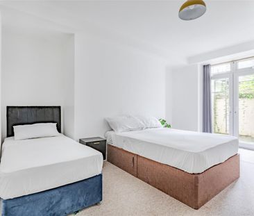 First Avenue, Hove - Photo 2