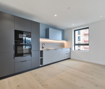 Available from Now - 1 Bed Apartment, Furnished - Photo 6