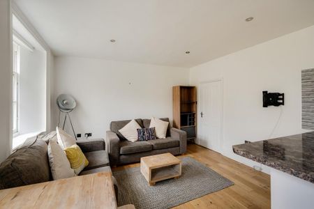2 bedroom flat to rent - Photo 2