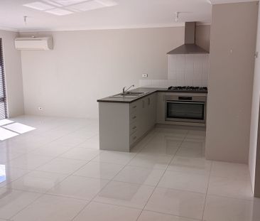 4 Bedroom 2 Bathroom Home - Photo 1