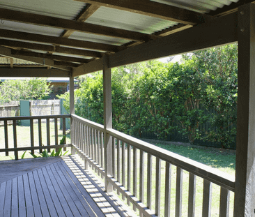 CHARMING THREE BEDROOM HOME - Photo 2