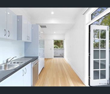 ELEGANT VICTORIAN TERRACE IN PRIME PADDINGTON LOCATION - Photo 4