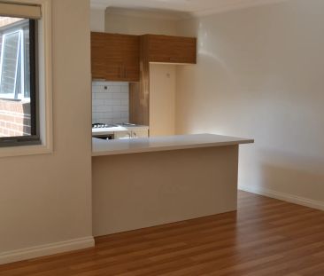 Stunning Modern Townhouse - Premium Regent Location - Photo 1