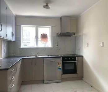 Beautiful 4 Bedroom House in Mt Roskill - Photo 5