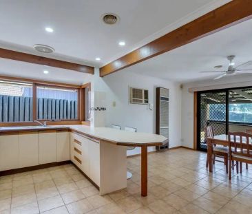 33 Farnborough Avenue, Craigieburn VIC 3064 - Photo 5