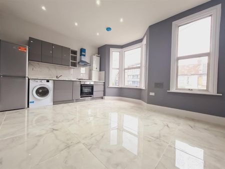 Ruckholt Road, London E10 - Photo 4