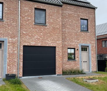 Drie slaapkamer EENGEZINSWONING met garage & tuin - Photo 6