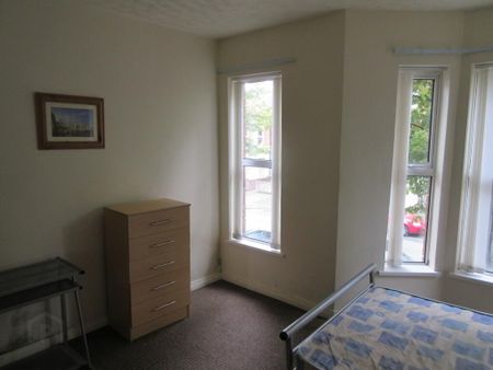 Great Student House, 56 University Avenue, Queens Quarter, Belfast, BT7 1GY - Photo 5