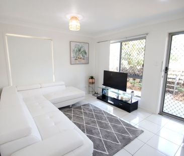 RENOVATED AND FULLY FURNISHED SPACIOUS TOWNHOUSE WITH VIEWS IN THE ... - Photo 3
