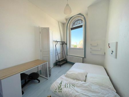 Location Appartement 4 pièces 102m² ROANNE 42300 - Photo 3