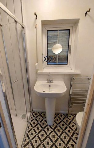 1 bedroom in a house share to rent - Photo 4