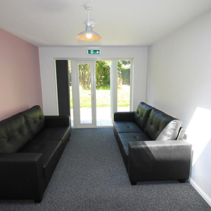 6 bedroom terraced house to rent - Photo 1