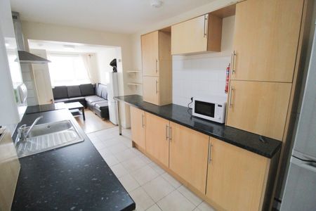 King Street, Treforest - Photo 3