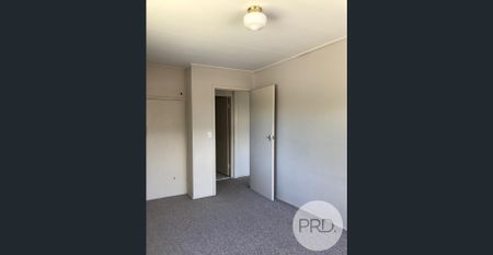 NICE AND QUIET ONE BEDROOM IN WINDSOR B/L - Photo 2