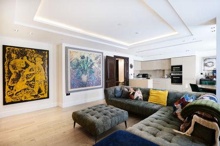 Luxurious Two Bedroom Apartment in Kensington, London W14 - Photo 2