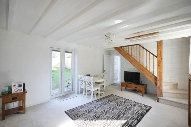 2 bedroom terraced house to rent - Photo 1