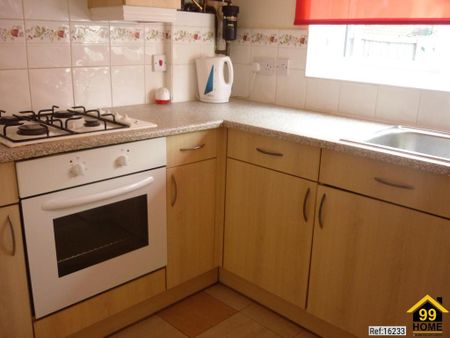 2 bedroom semi-detached house to rent - Photo 5