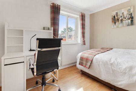 6 bedroom detached house to rent - Photo 2