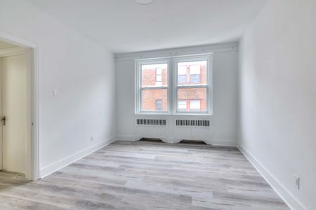 4855 Queen Mary Road - Spacious 3-Bedroom Apartment - Photo 4