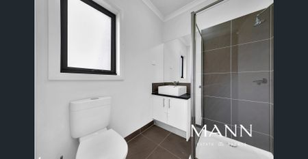 Spacious Family Home in Roxburgh Park - Perfect for Your Next Move! - Photo 3