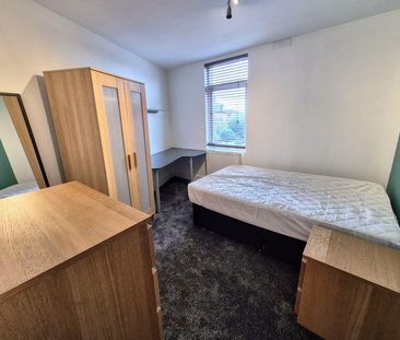 4 bedroom terraced house to rent - Photo 2