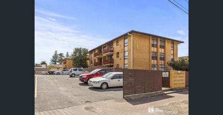 Beachside Location - Stylish Furnished Unit - Photo 5