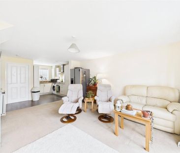 3 bedroom semi-detached house to rent - Photo 2
