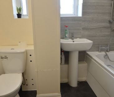 Churchill Road, Langley, Berkshire,SL3 - Photo 3