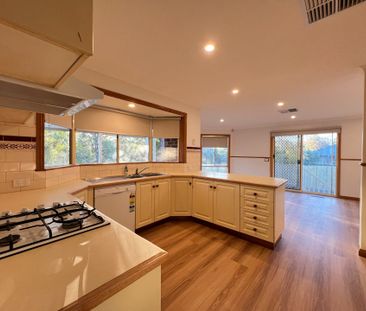 3 Bedroom Home close to schools - Photo 3