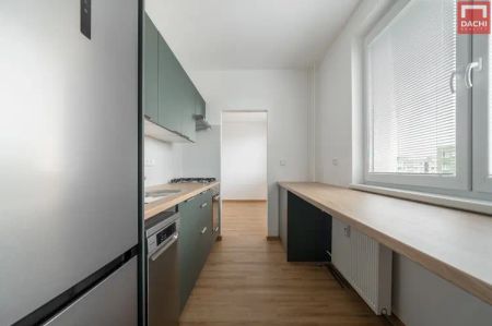 Pronájem čerstvě rekonstruovaného bytu 3+1 72 m - Photo 2