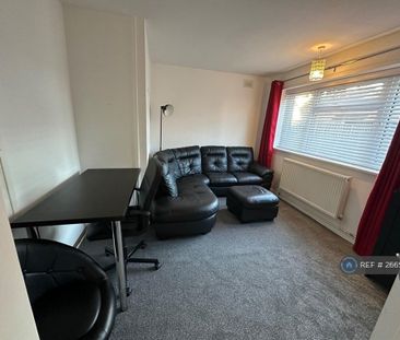 2 bedroom maisonette to rent - Photo 2