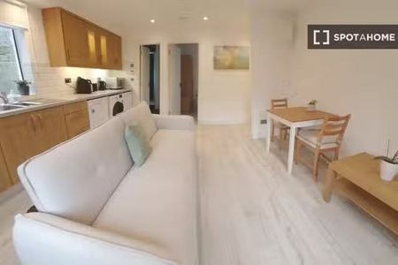 1-bedroom apartment for rent in Terenure, Dublin - Photo 3