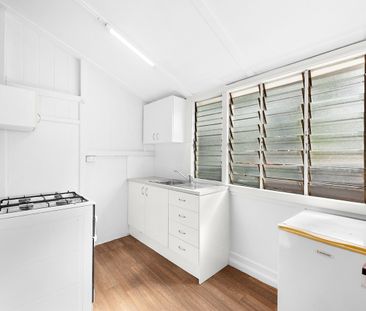 Unique One Bedroom Property in New Farm (Furnished or Unfurnished) - Photo 3