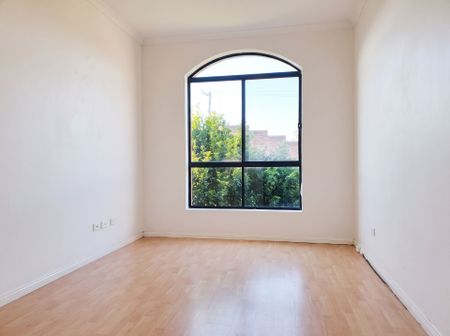 Spacious 4-Bedroom Duplex in a Convenient Mortdale Location - Photo 4