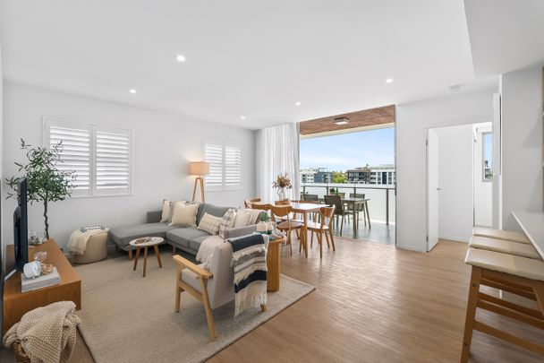 A Private Top Floor Retreat in the Heart of West End - Photo 1