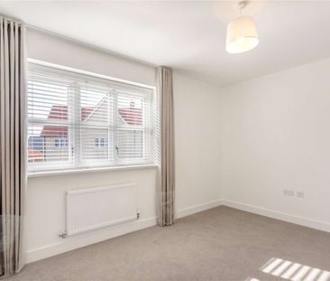 Contemporary family home in desirable village location - Photo 6