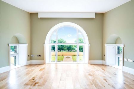 An exciting opportunity to live at Riber Castle that has dominated the landscape above Matlock for over 160 years - Photo 4