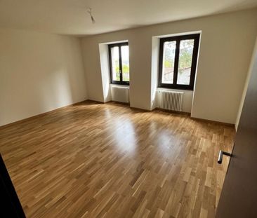 Appartement traversant de 5 pièces au rez-de-chaussée d'un petit im... - Photo 2