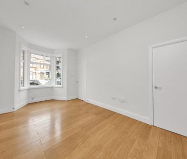 5 bedroom end of terrace house to rent - Photo 3