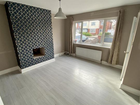 2 bedroom end of terrace house to rent - Photo 1