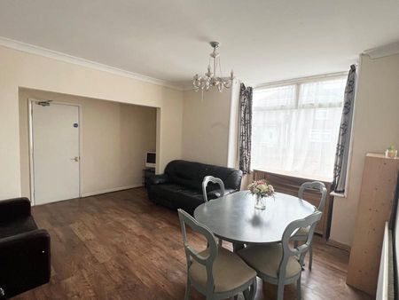 4 bedroom property to rent Ladysmith Road, Grimsby, Lincolnshire, DN32 - Photo 4