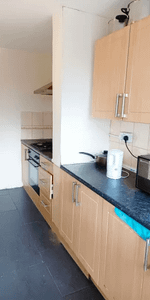 1 bedroom in a house share to rent - Photo 3