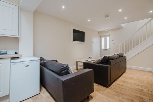 7 bedroom terraced house to rent - Photo 1