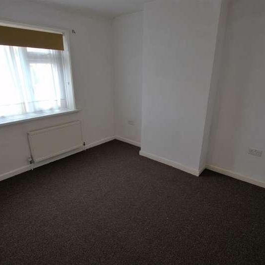 Blundell Road, Edgware, HA8 - Photo 1