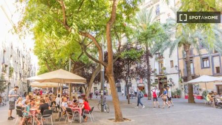 Piso de alquiler en Sant Pere, Sta. Caterina i la Ribera - Photo 2