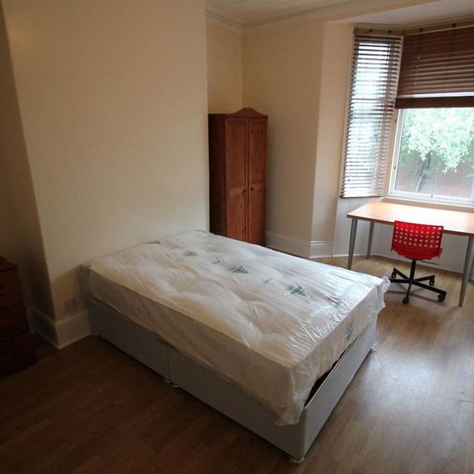 3 bedroom flat to rent - Photo 1